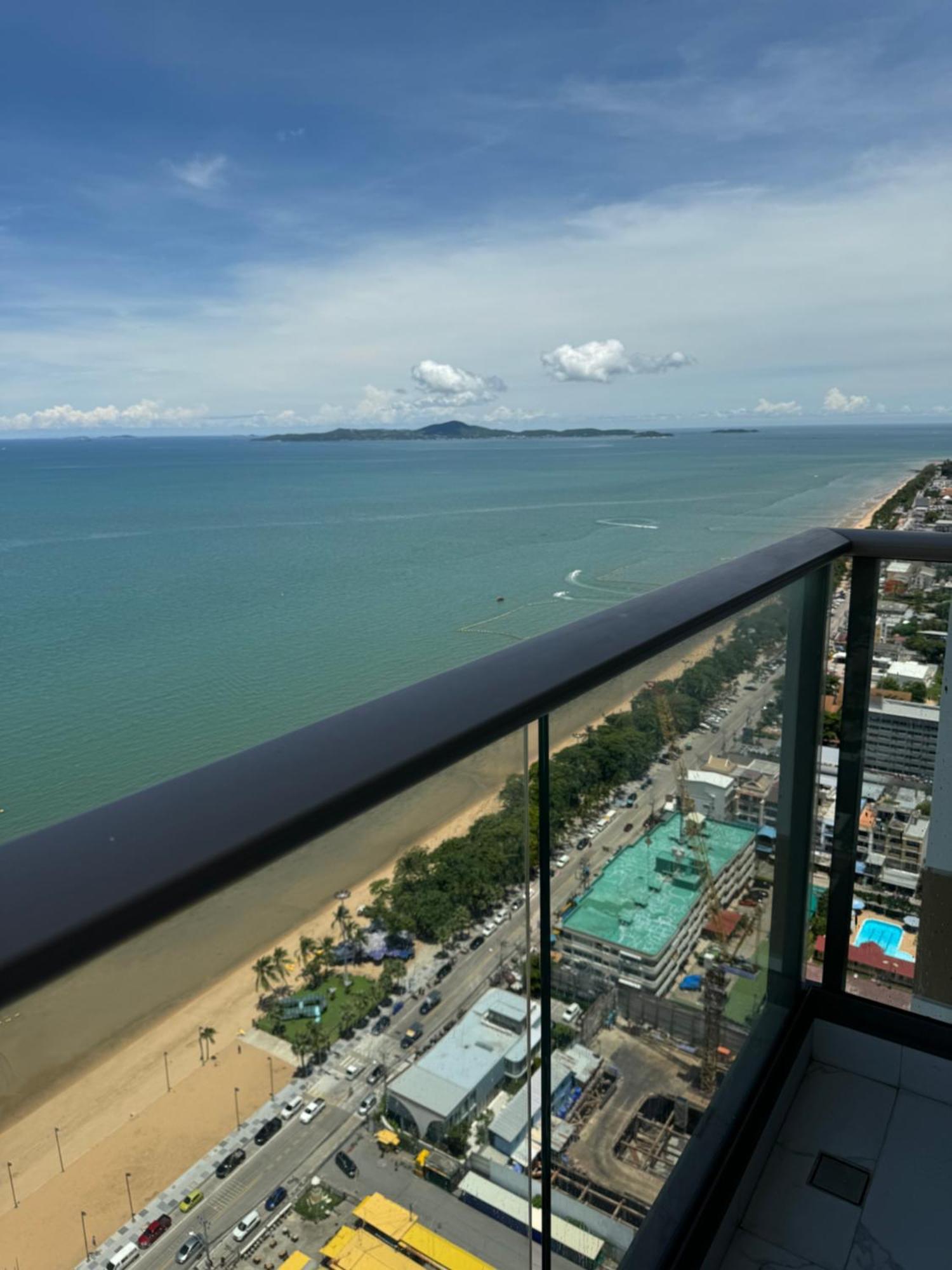 Copacabana Beach Jomtien 科帕卡巴纳海乔木提安海滩毗邻乔木提安夜市 Екстер'єр фото